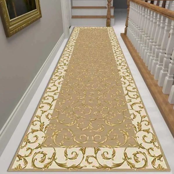 tapis de couloir doré