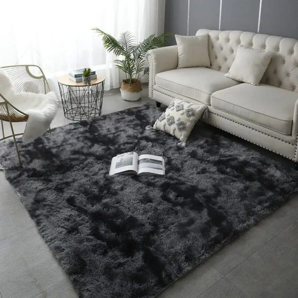 tapis de salon moelleux tacheté gris et noir