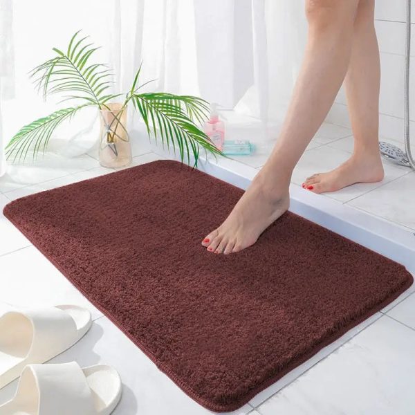 Tapis de bain original en salle de bain moderne